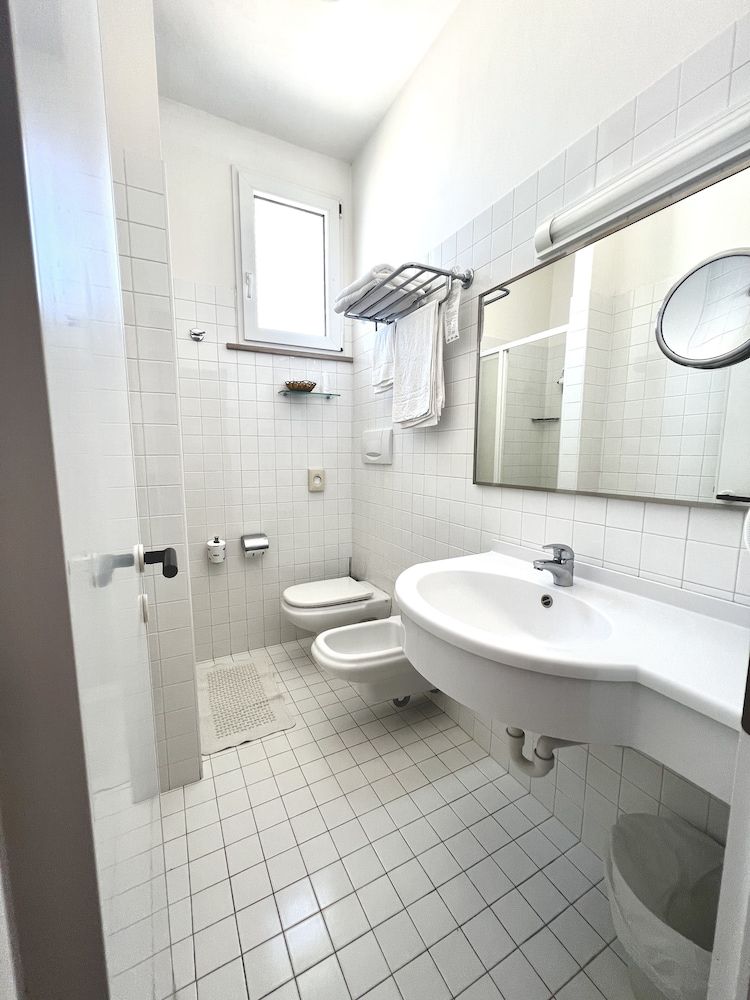 Hotel B&B Montecarlo Double or Twin Room 8