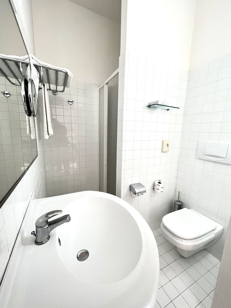 Hotel B&B Montecarlo Double or Twin Room 7