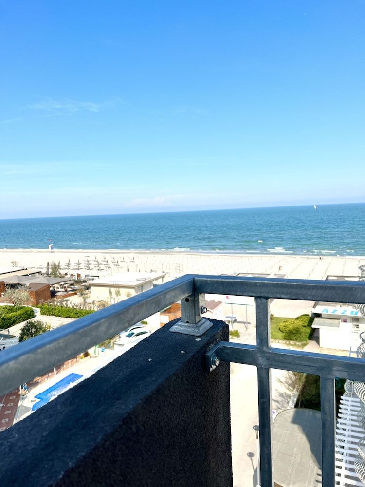 Hotel B&B Montecarlo Panoramic Quadruple Room 8