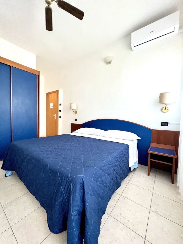 Hotel B&B Montecarlo Double or Twin Room 5