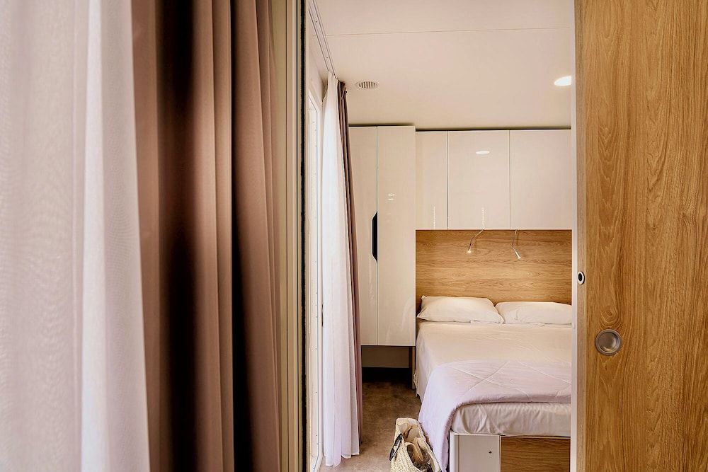 Executive Mobile Home, Garden View