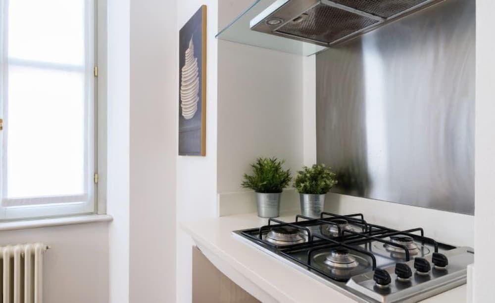 undefined Piazza Volta 5