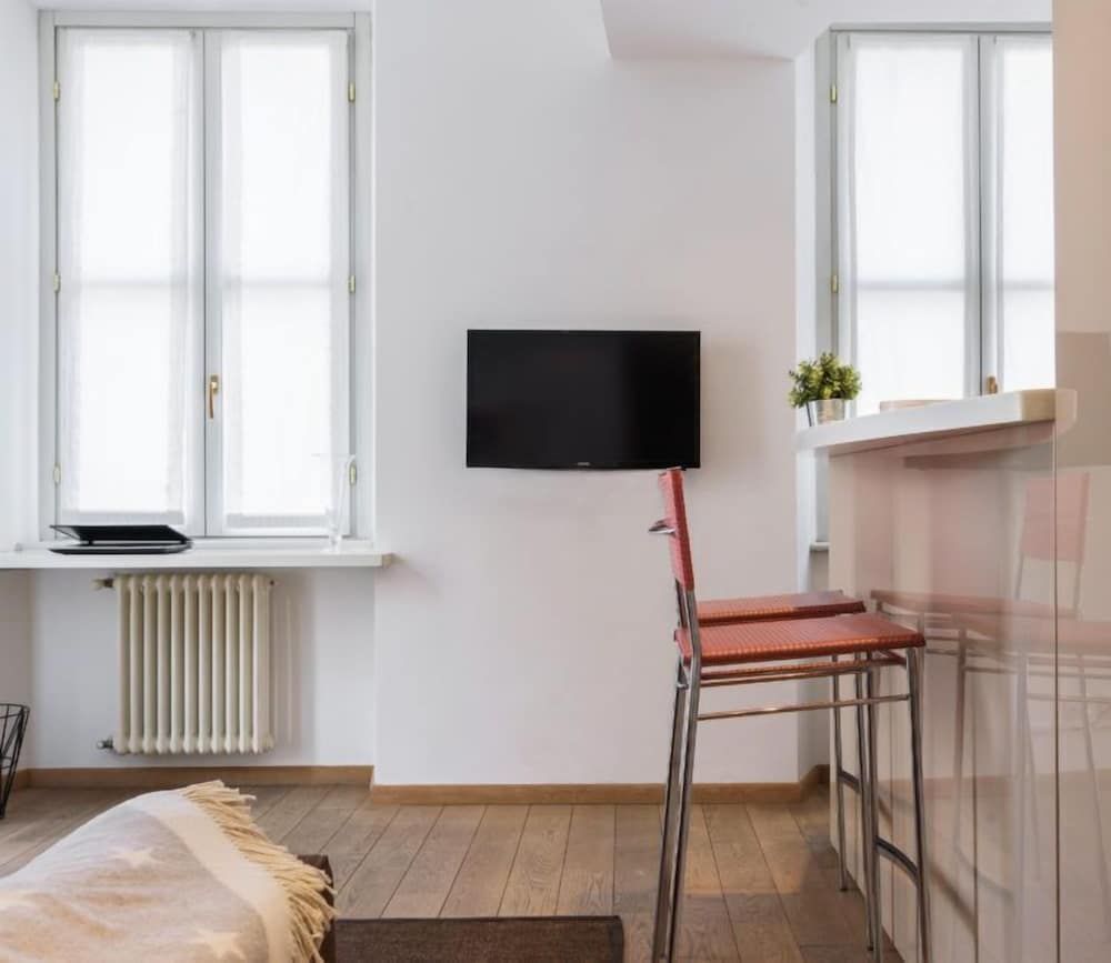 undefined Piazza Volta 9