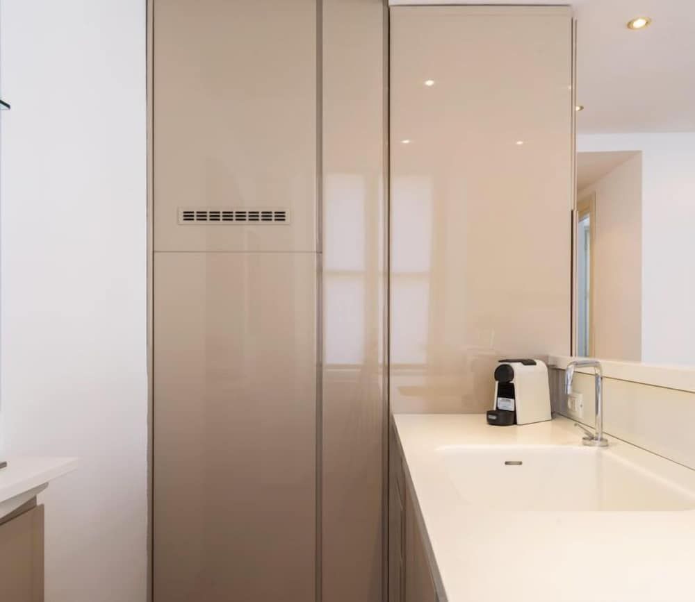 undefined Piazza Volta 6