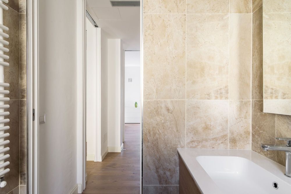 Pure White Apartment, 3 Bedrooms 11