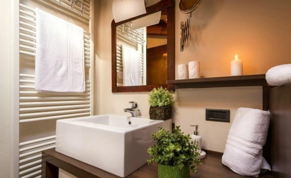 Your Home in Como Lake Apartment, 2 Bedrooms 27