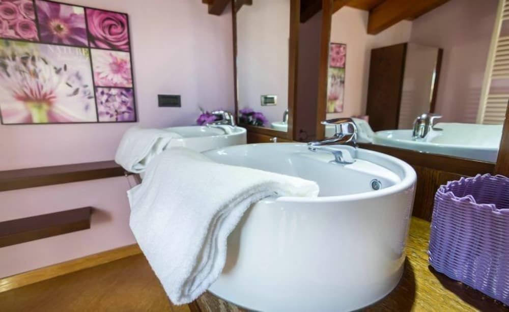 Your Home in Como Lake Apartment, 2 Bedrooms 31