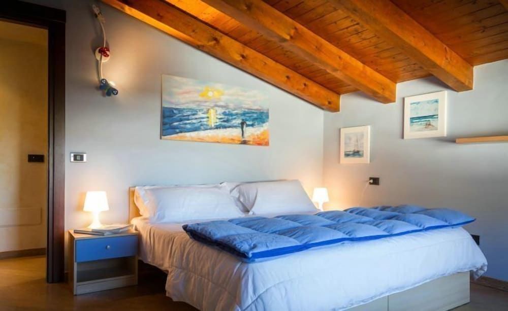 Your Home in Como Lake Apartment, 2 Bedrooms 10