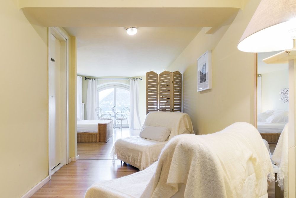 Lake Panorama Studio 10