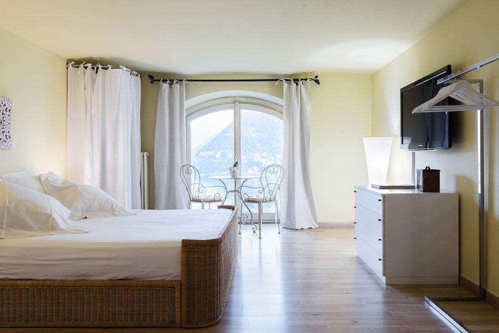 Lake Panorama Studio 2