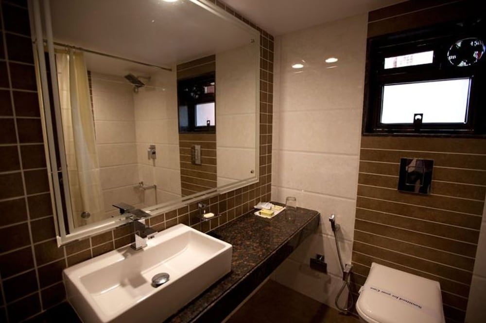 Hotel Usha Ascot Deluxe Room (No View) 4