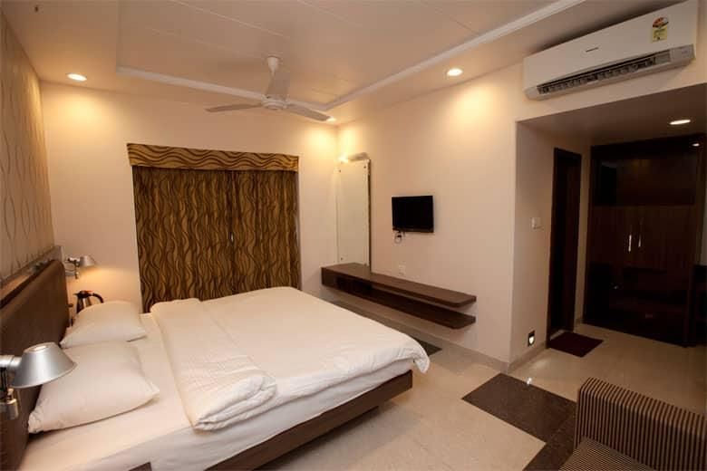 Hotel Usha Ascot Deluxe Room (No View) 2