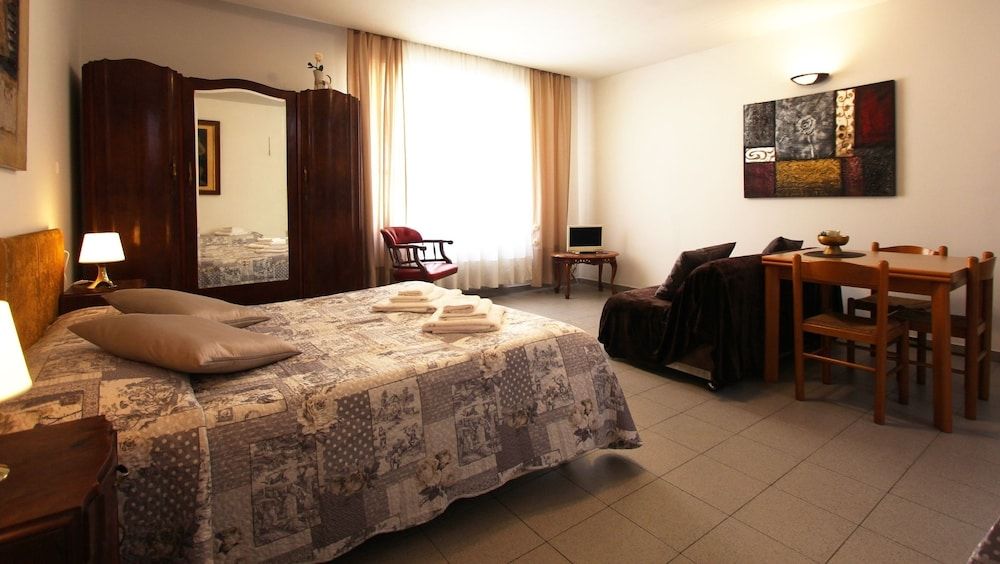 Logicasa Lake in Como Apartment, 1 Bedroom (5 pax) 3
