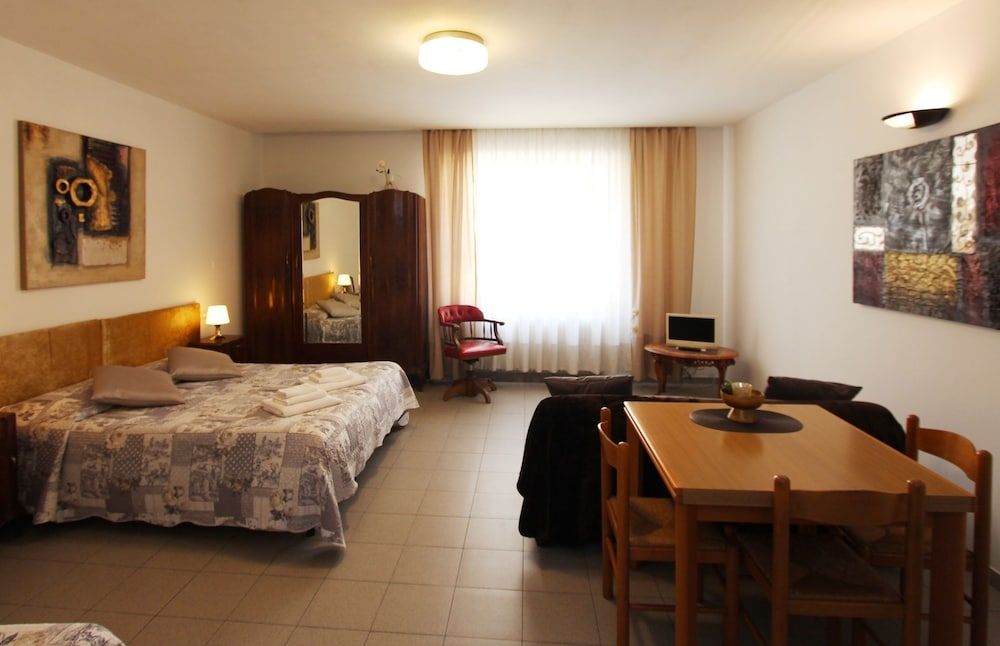 Logicasa Lake in Como Apartment, 1 Bedroom (5 pax) 2