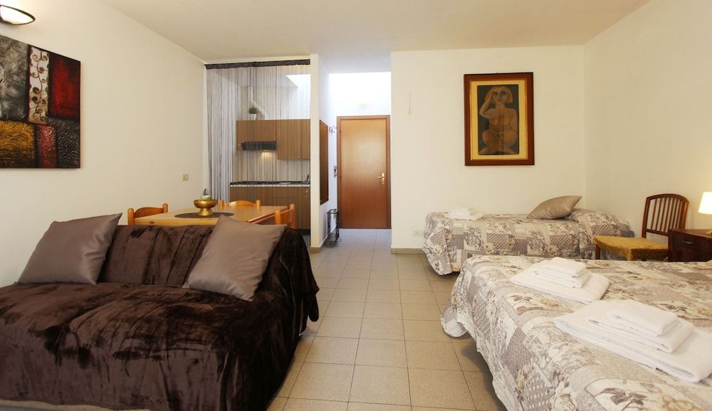 Logicasa Lake in Como Apartment, 1 Bedroom (5 pax) 11