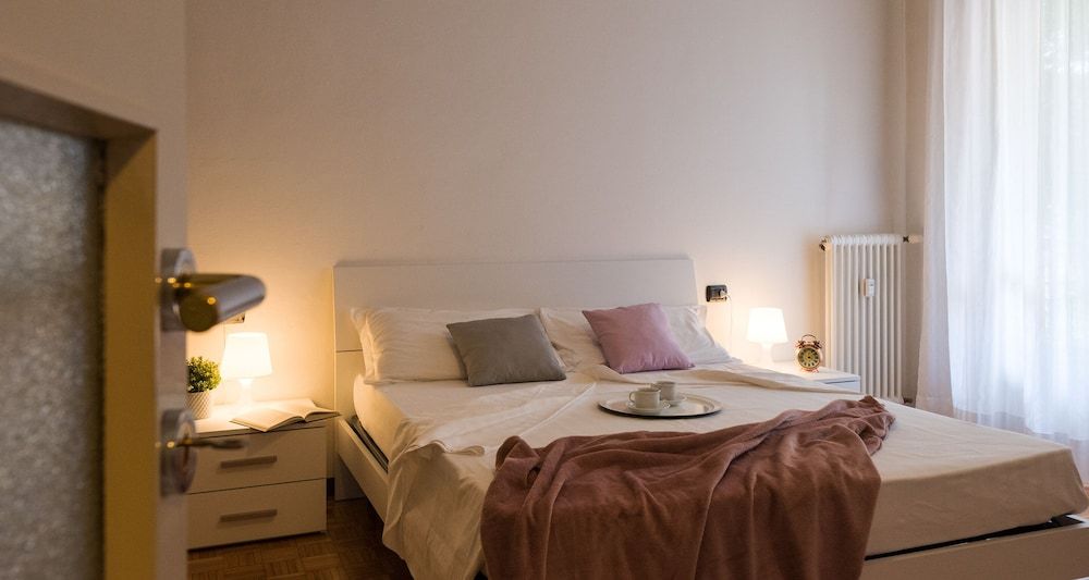 undefined JOIVY Welcoming 1BR apt next to Villa Olmo 2