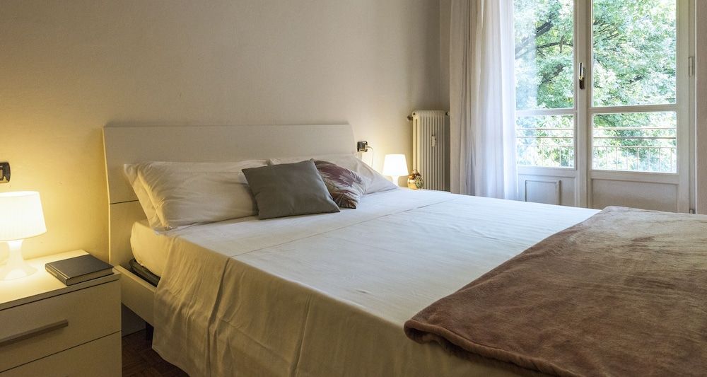 undefined JOIVY Welcoming 1BR apt next to Villa Olmo 9