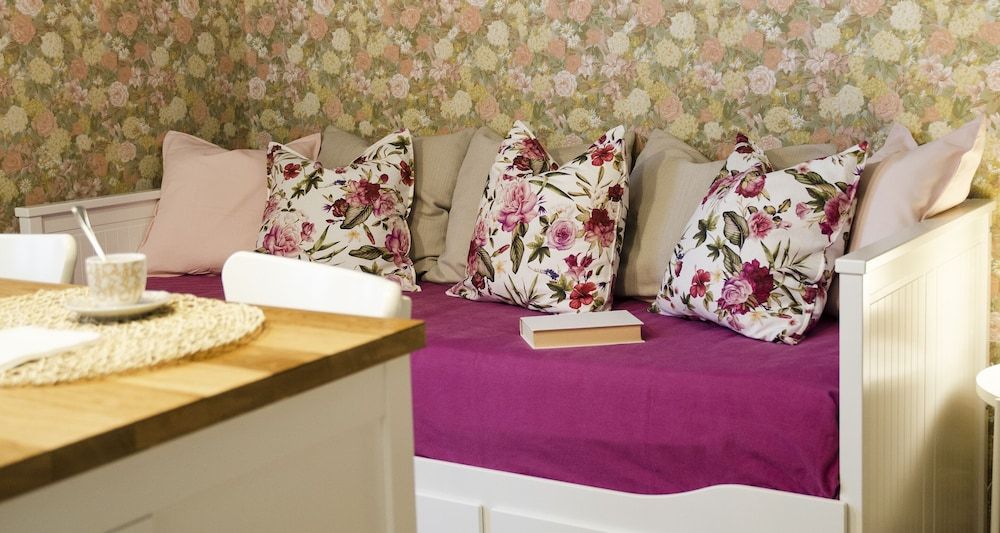 JOIVY Flowers Apartment 25 Apartment (1 Bedroom) 30