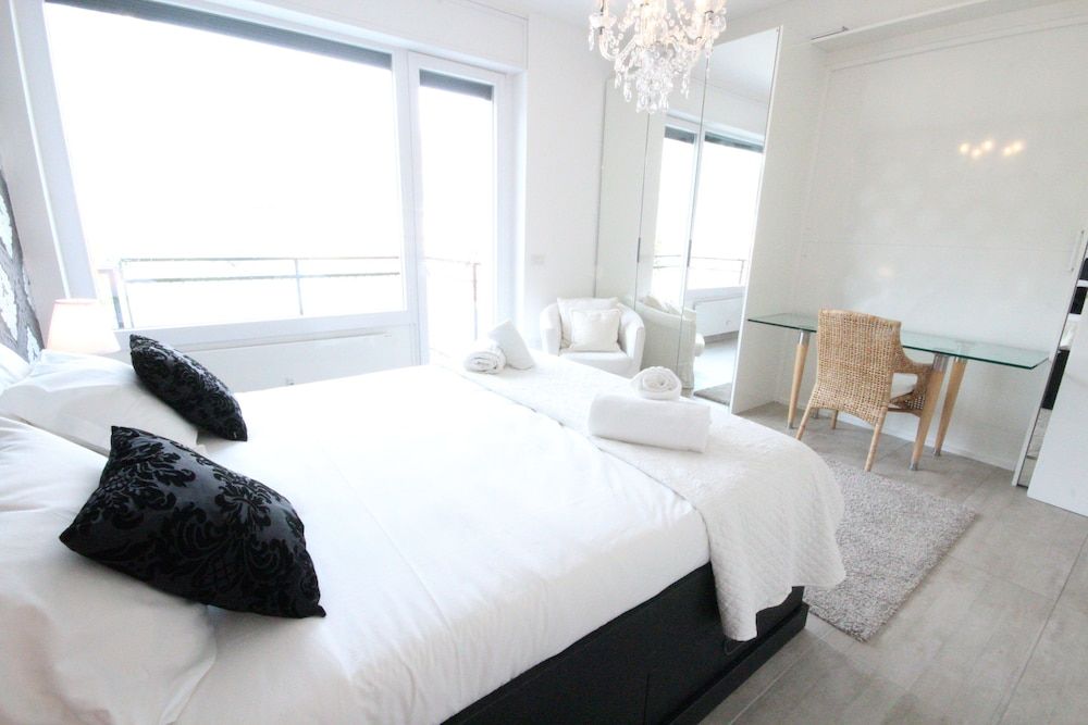 undefined Victoria Apartment 6