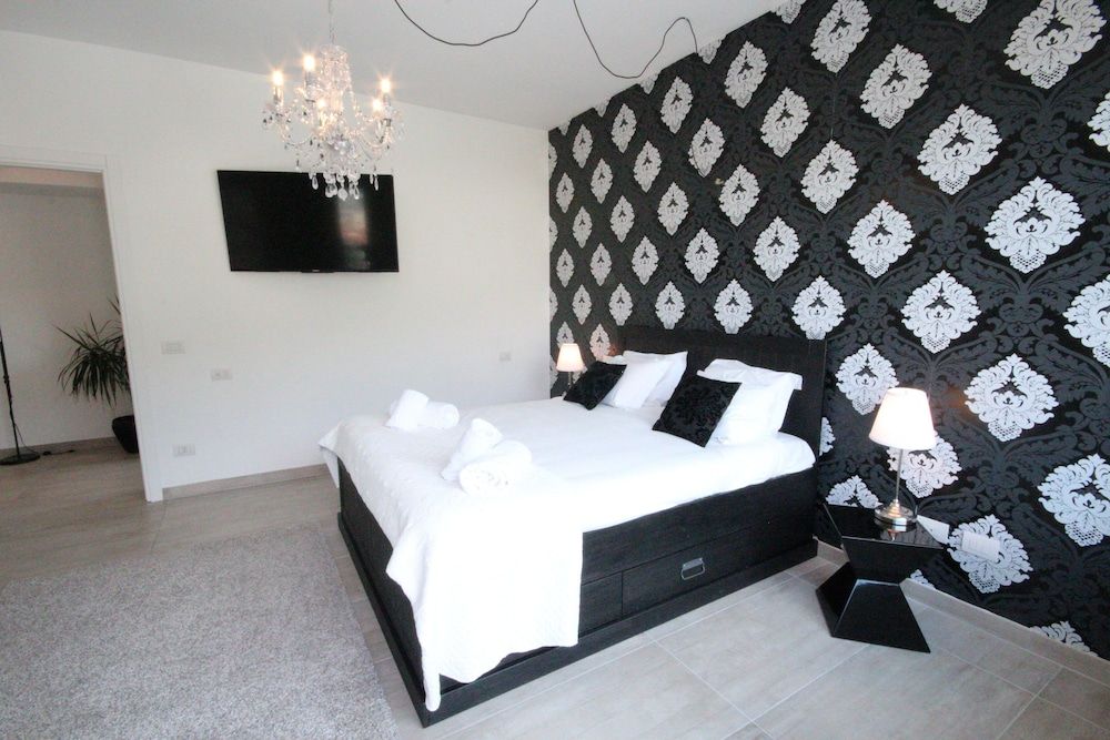 undefined Victoria Apartment 5