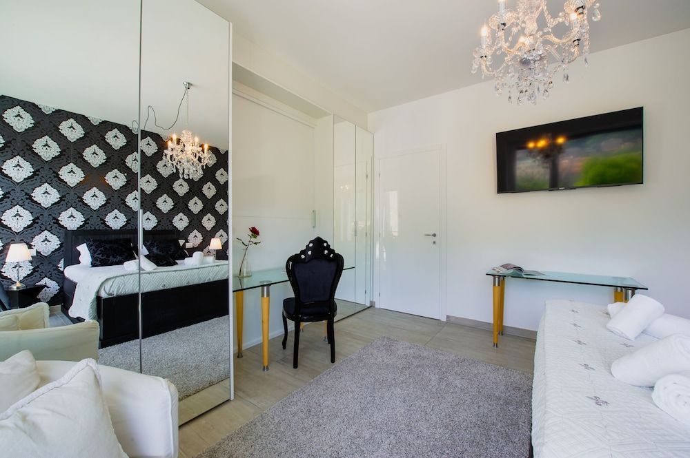 undefined Victoria Apartment 3