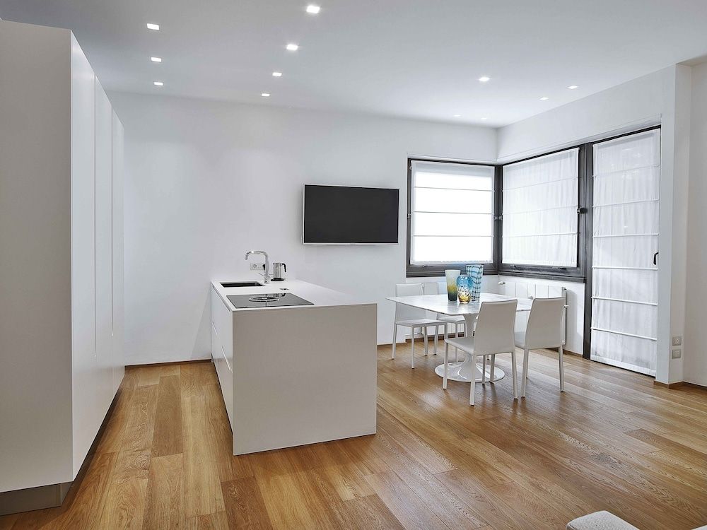 undefined Lario Apartment 6