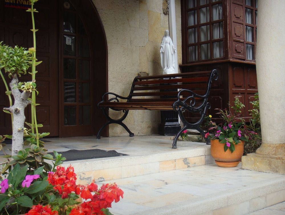 undefined Zuetana 106 2