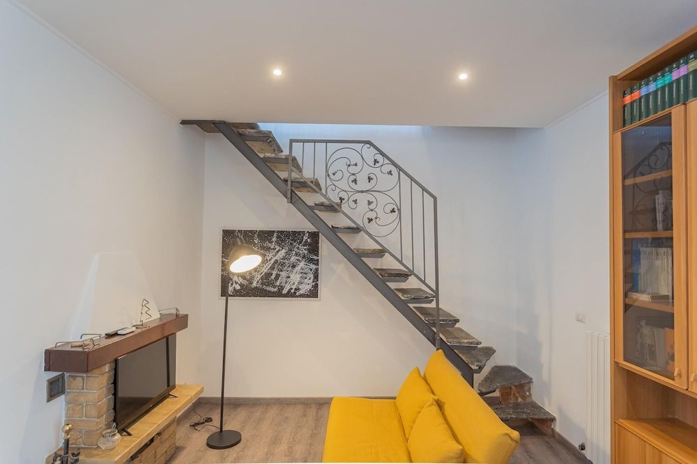 undefined Via Muralto 13 in Como 2