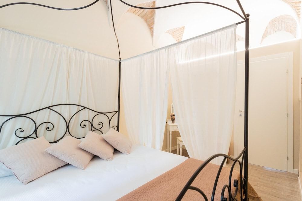 undefined Romantic Escape in the 400s