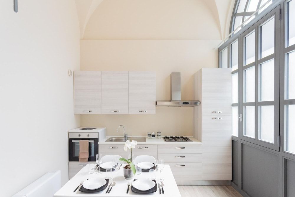 undefined Romantic Escape in the 400s 5