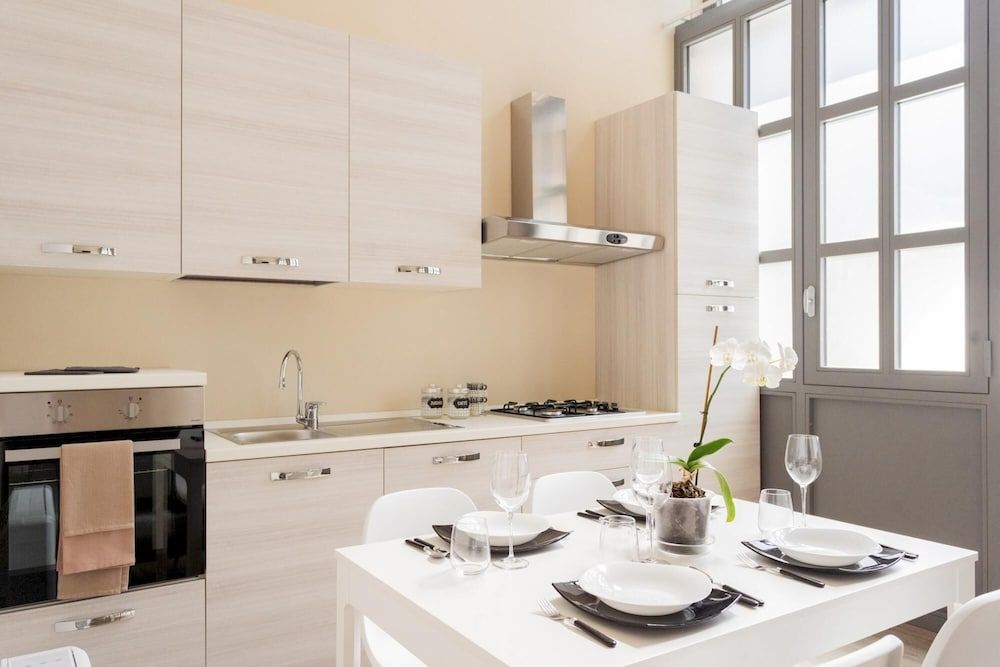 undefined Romantic Escape in the 400s 4