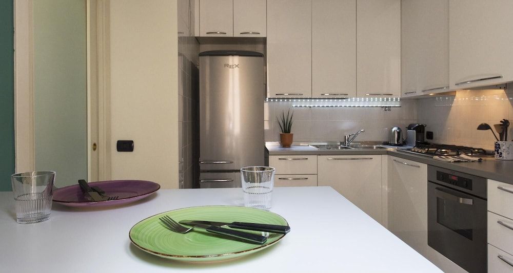 undefined Charming Modern Apartment 5