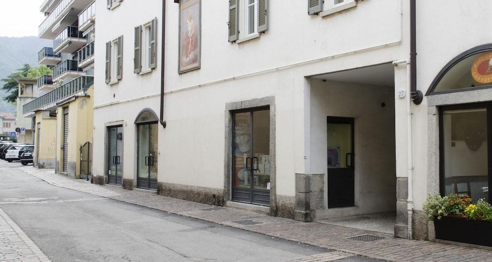 undefined Charming Modern Apartment 2