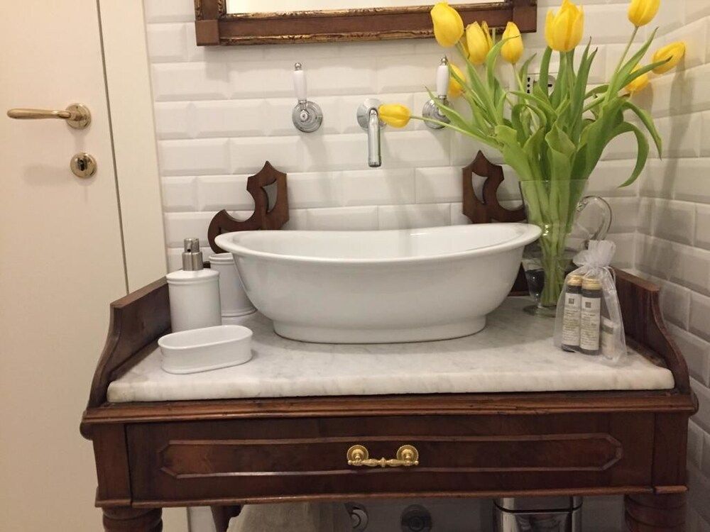 La Belle Coquette B&B Deluxe Double Room, 1 Queen Bed (Ofelia) 9