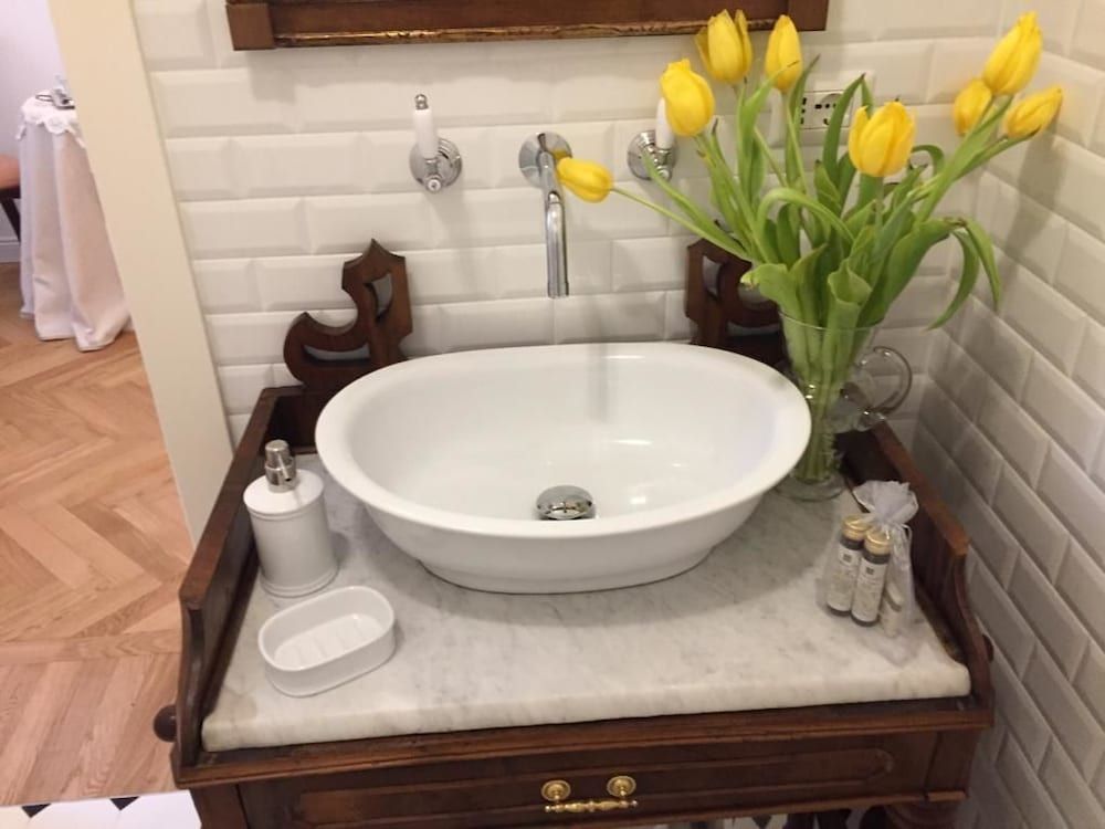 La Belle Coquette B&B Deluxe Double Room, 1 Queen Bed (Ofelia) 10