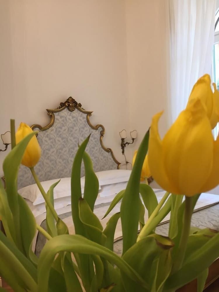 La Belle Coquette B&B Deluxe Double Room, 1 Queen Bed (Ofelia) 4