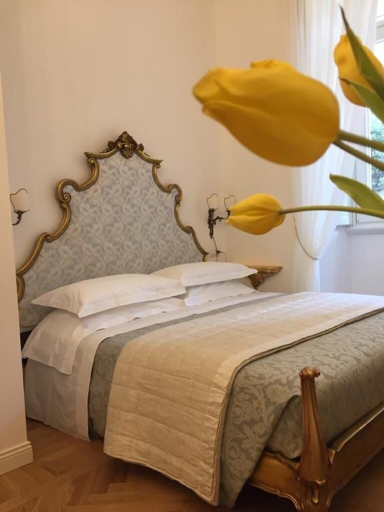 La Belle Coquette B&B Deluxe Double Room, 1 Queen Bed (Ofelia) 5