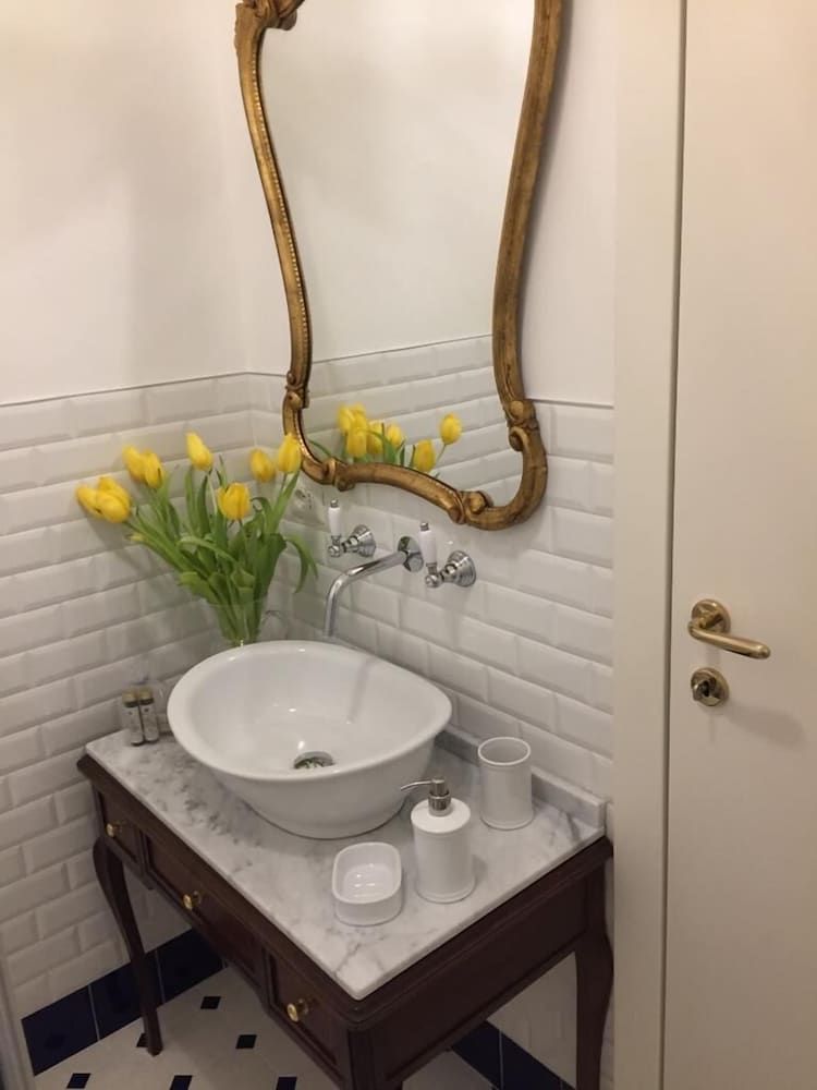 La Belle Coquette B&B Deluxe Double Room, 1 Queen Bed (Ofelia) 7