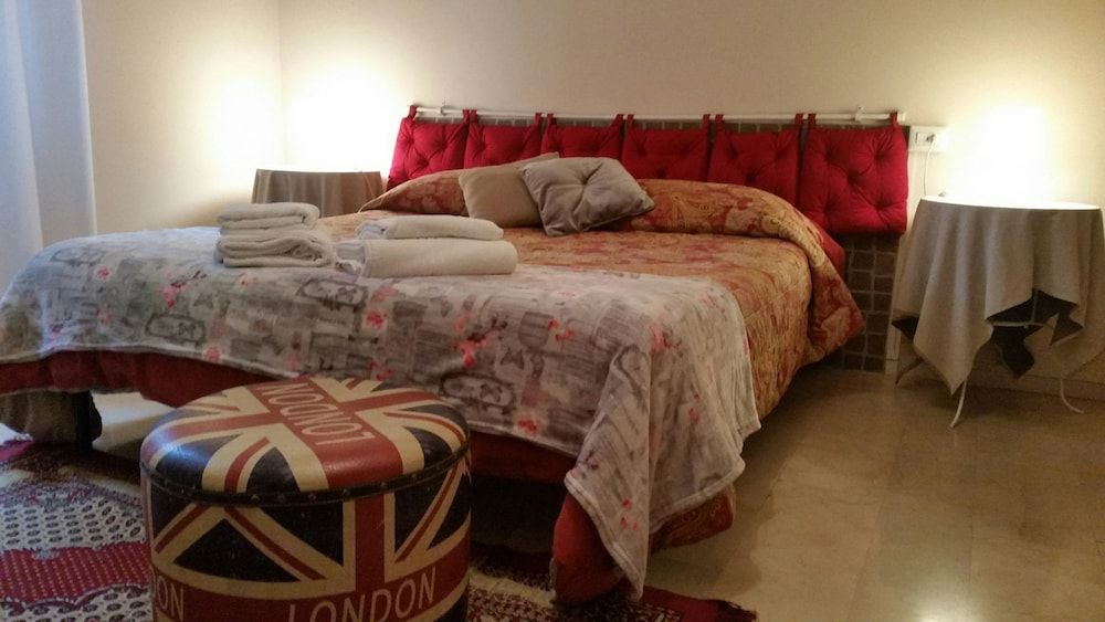 undefined Gira Guest House