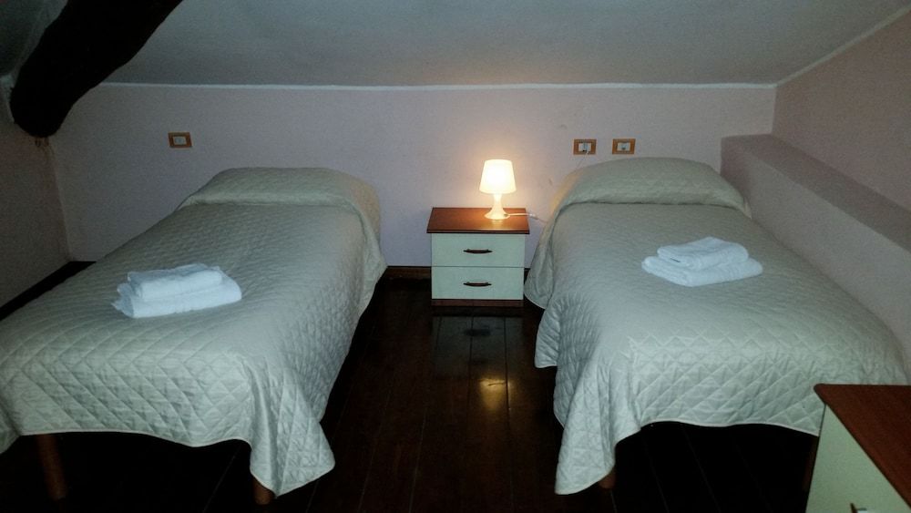 Gira Guest House Studio, Annex Building (100 meters from main building) 2