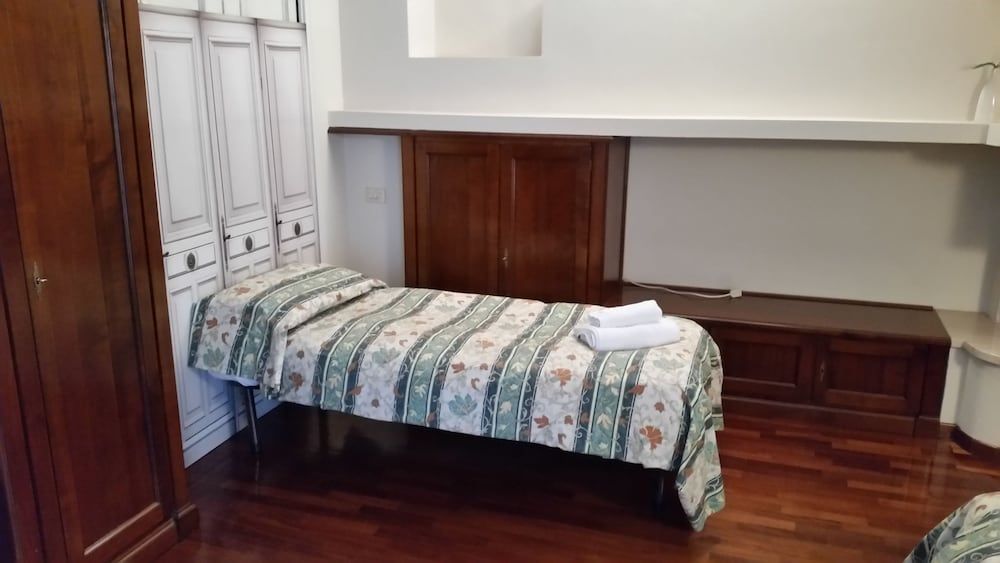 undefined Gira Guest House 8