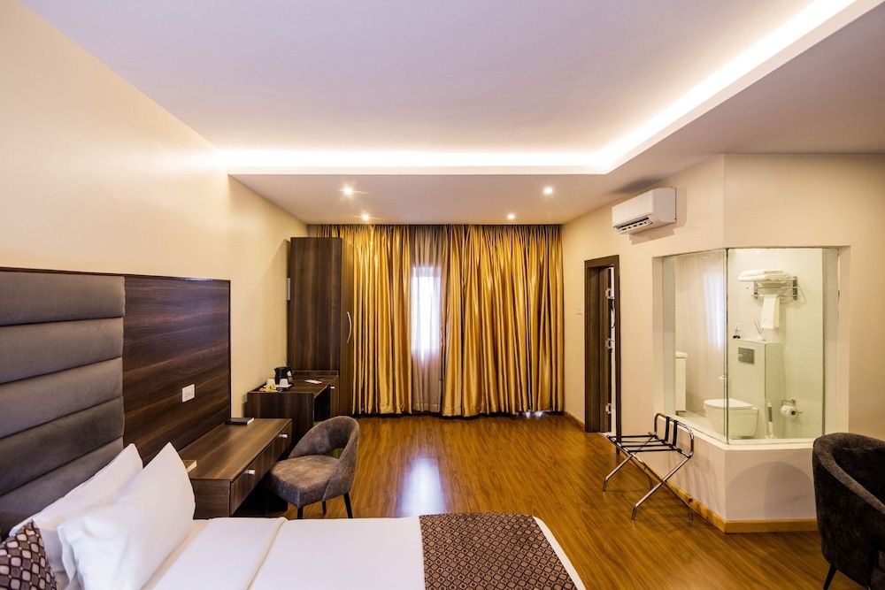 Protea Hotel by Marriott Delta Grand Room, 1 King Bed, City View 6