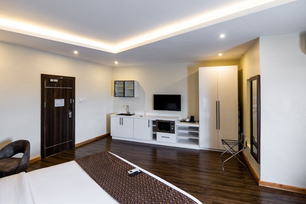 Protea Hotel by Marriott Delta Grand Room, 1 King Bed, City View 3