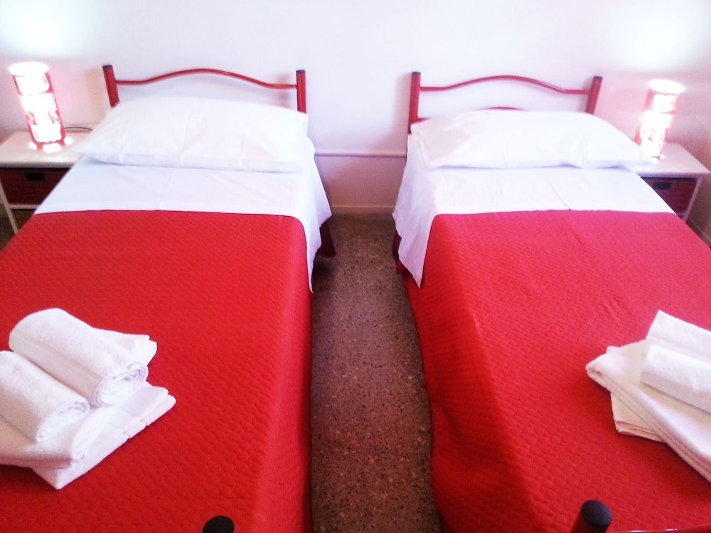 Twin Room, Shared Bathroom (external)