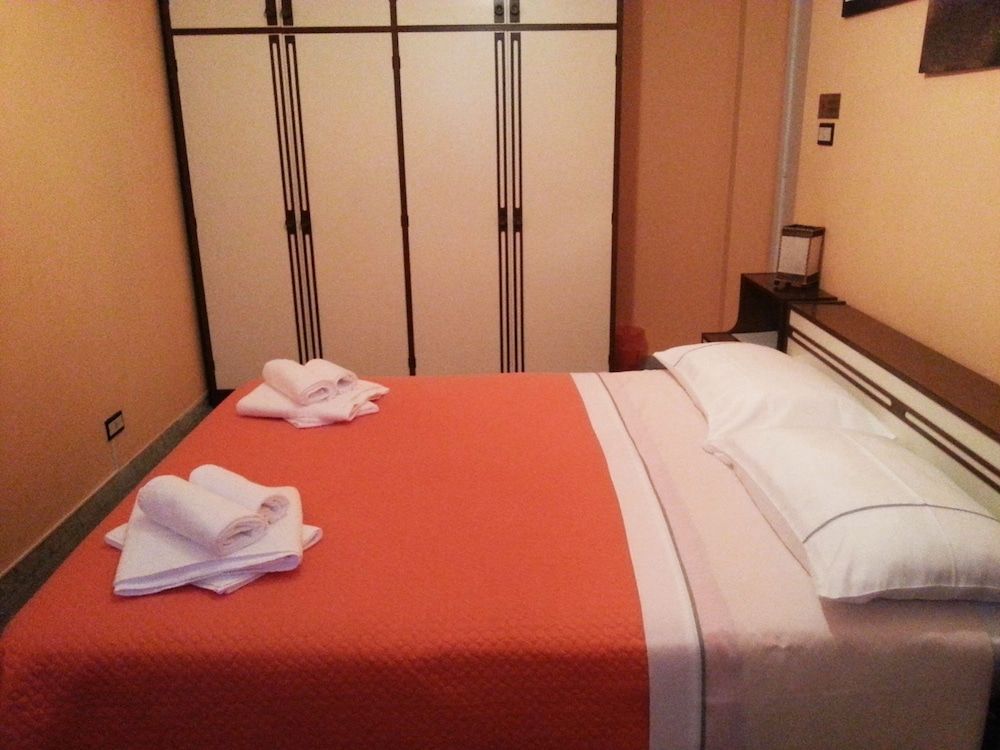 Triple Room, Shared Bathroom (external)