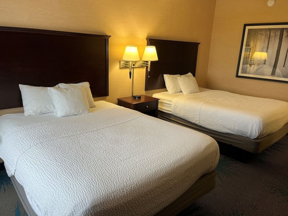 Days Inn by Wyndham Duluth Lakewalk Standard Room, 2 Queen Beds, Non Smoking