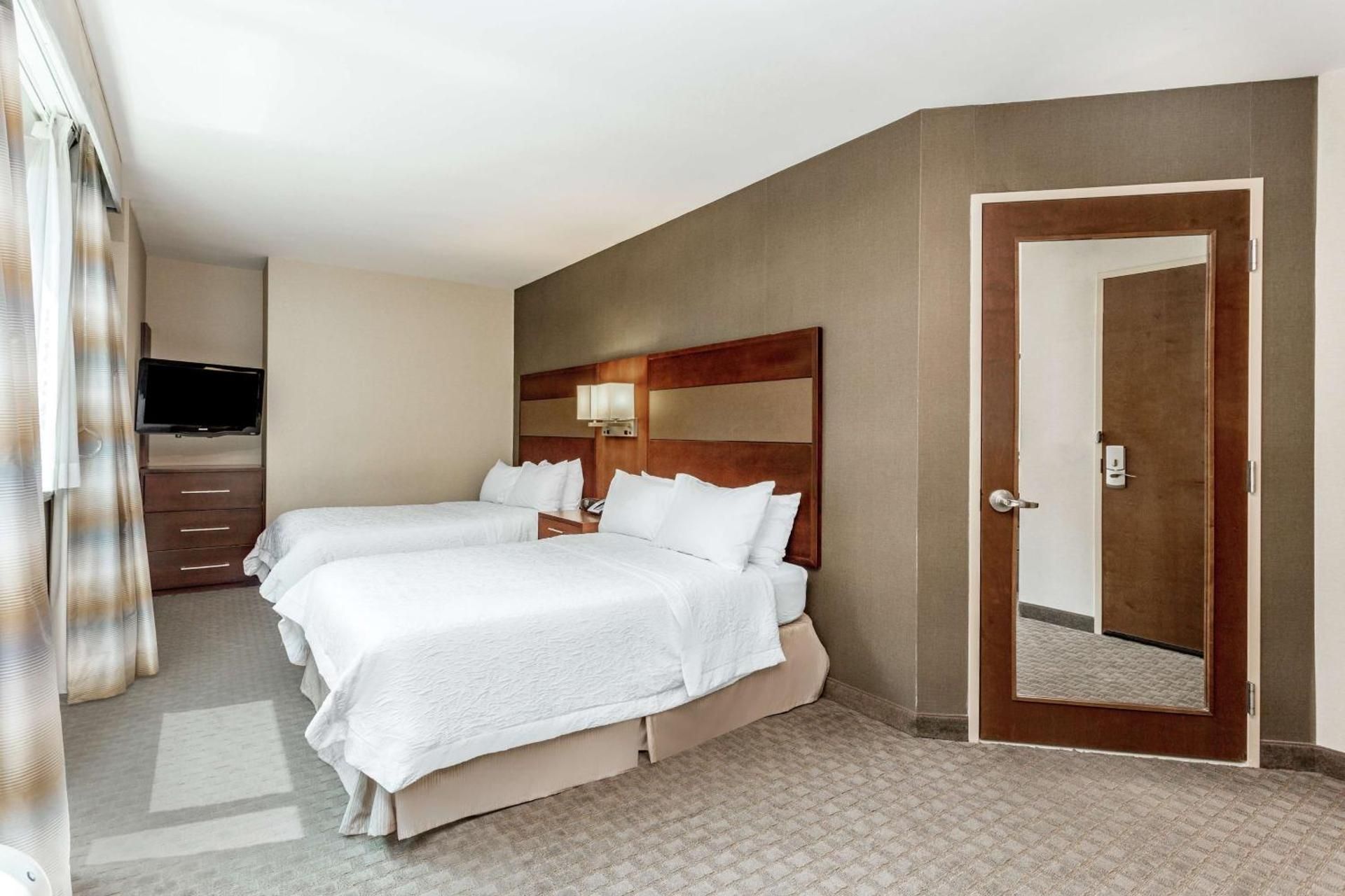 2 Double Mobility Access W/tub-shower Ns