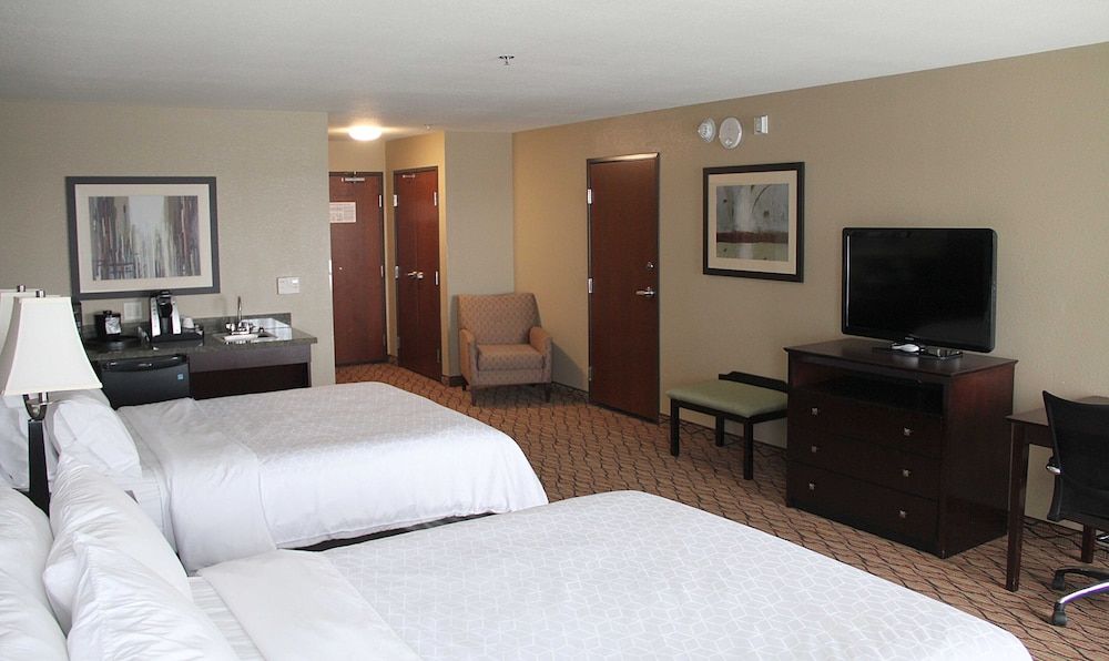 Standard Room, 2 Queen Beds, Accessible (Communications, Walk-In Shower)