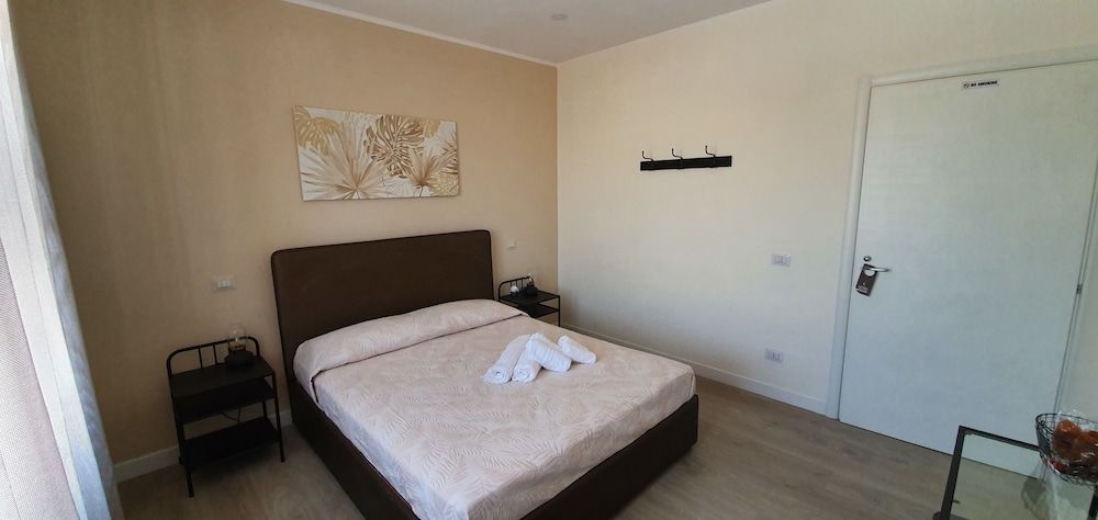 Room, Shared Bathroom