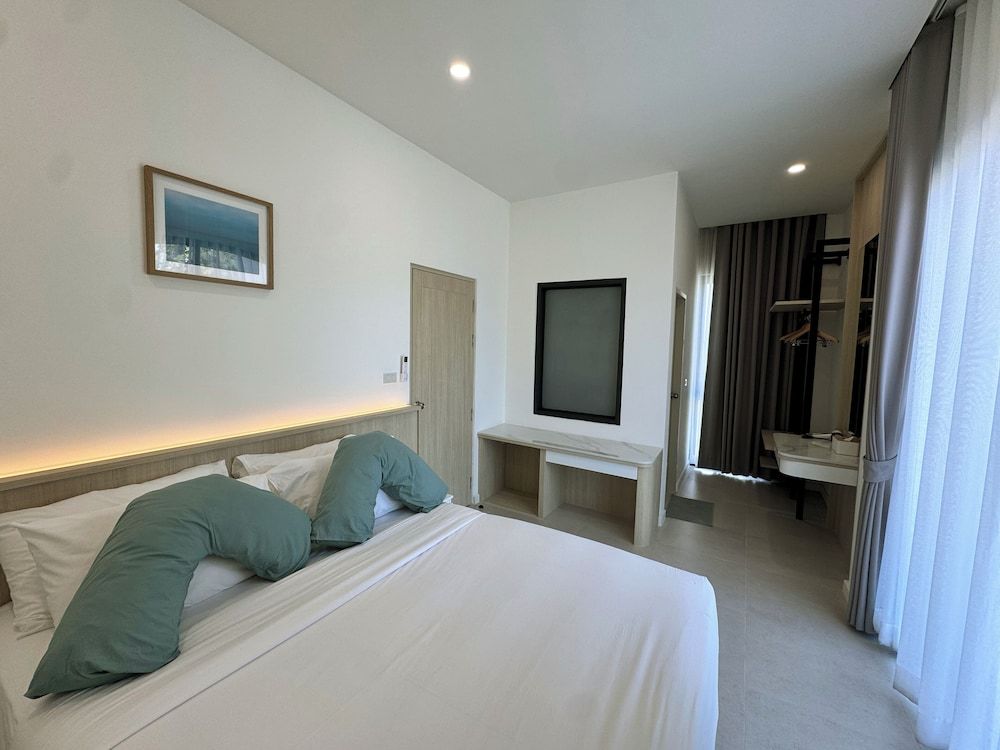 Family House, 4 Bedrooms, Bathtub, Courtyard Area